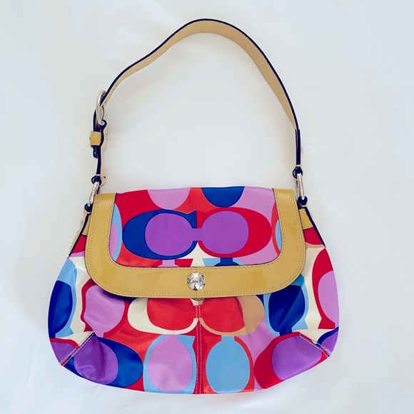 Coach Handbags - Beautiful vintage Coach pocketbook